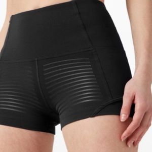 Lululemon Rogué Renegade HR Short 2.5” NWT